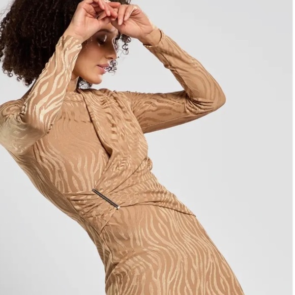 Daska dress Dusty Tan maxi faux wrap long sleeve rose gold bar accent large NEW - Picture 7 of 9